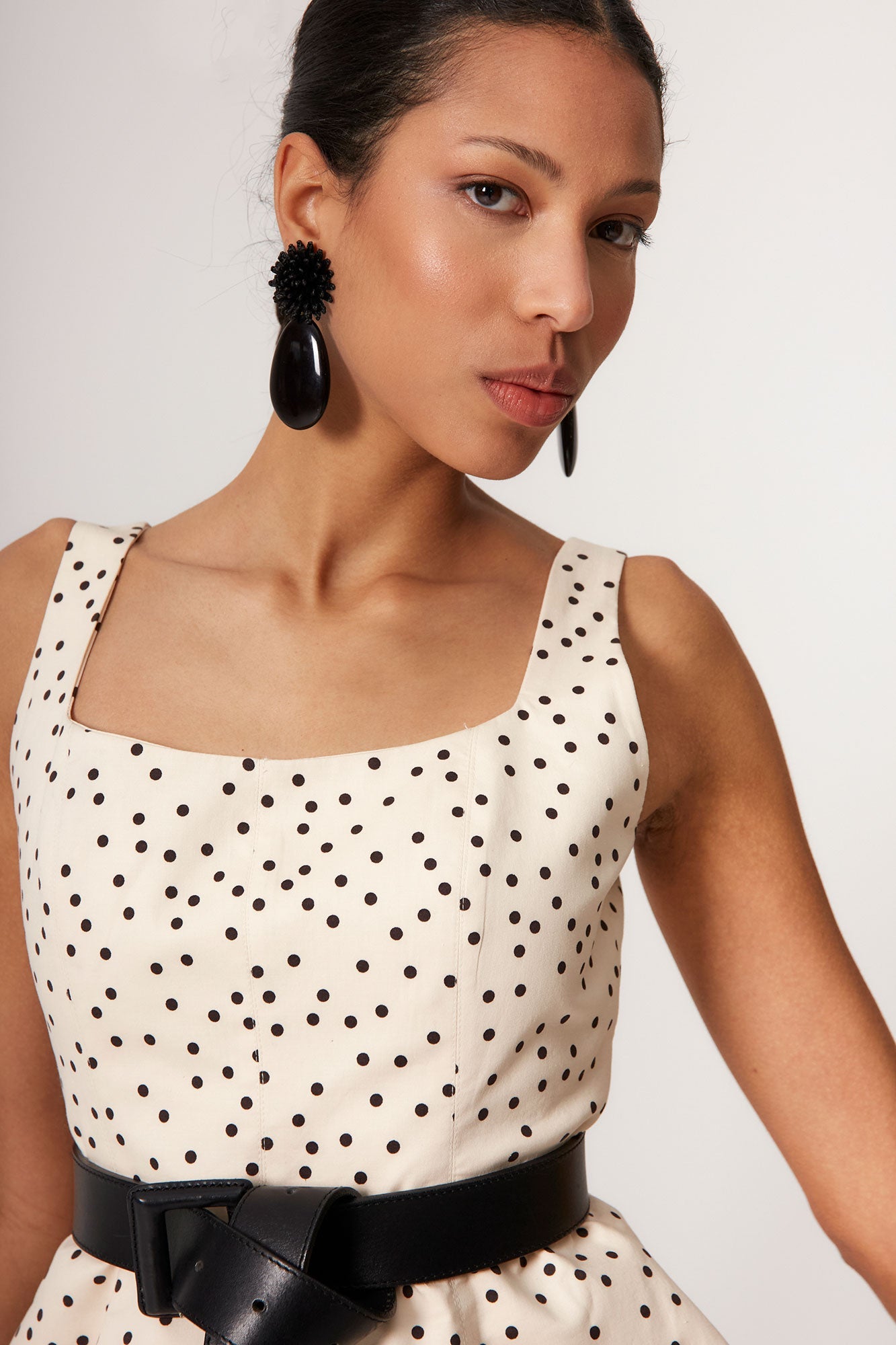 TOP MIKA LUNARES CRUDO
